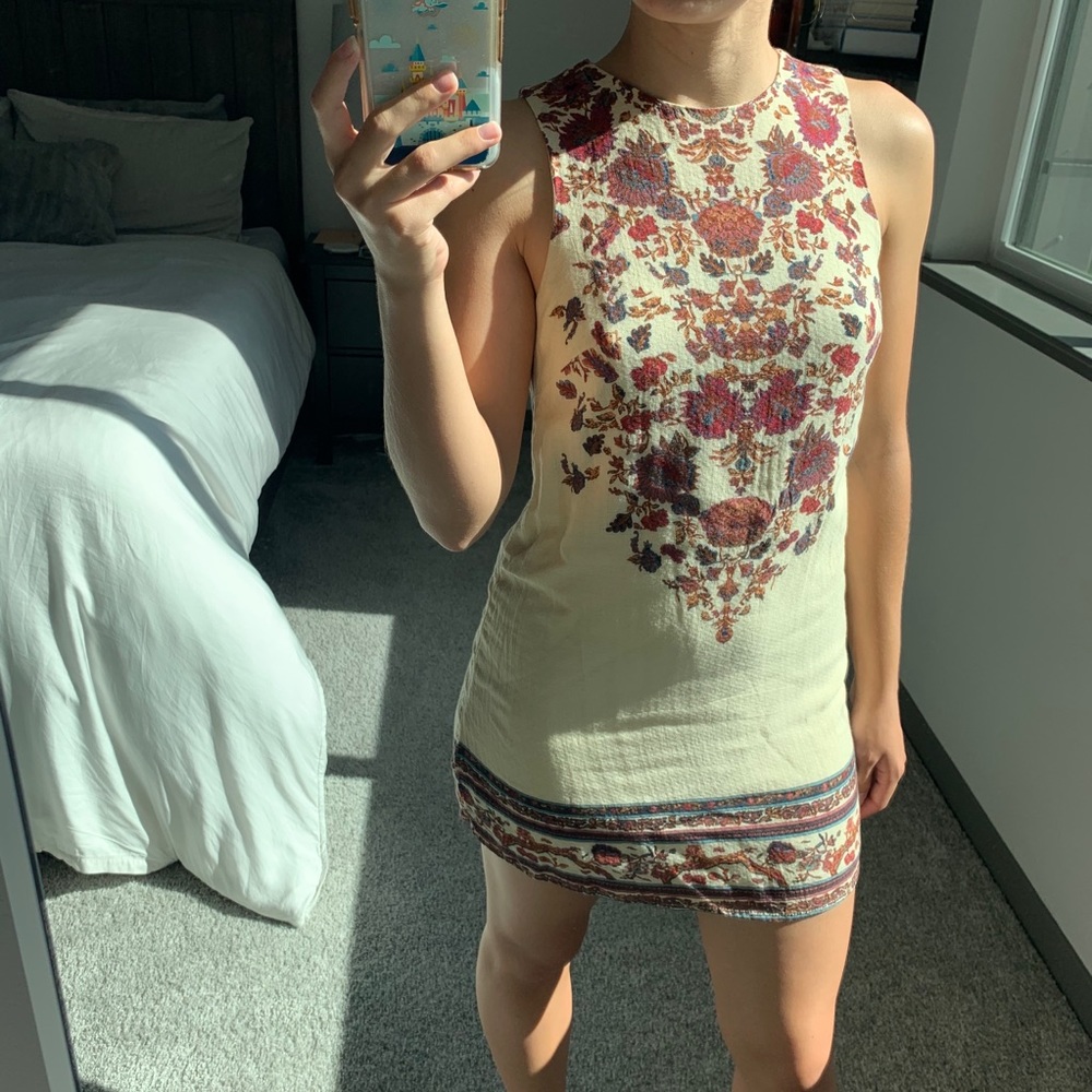 Patterned Shift Dress With Open Back - image 2